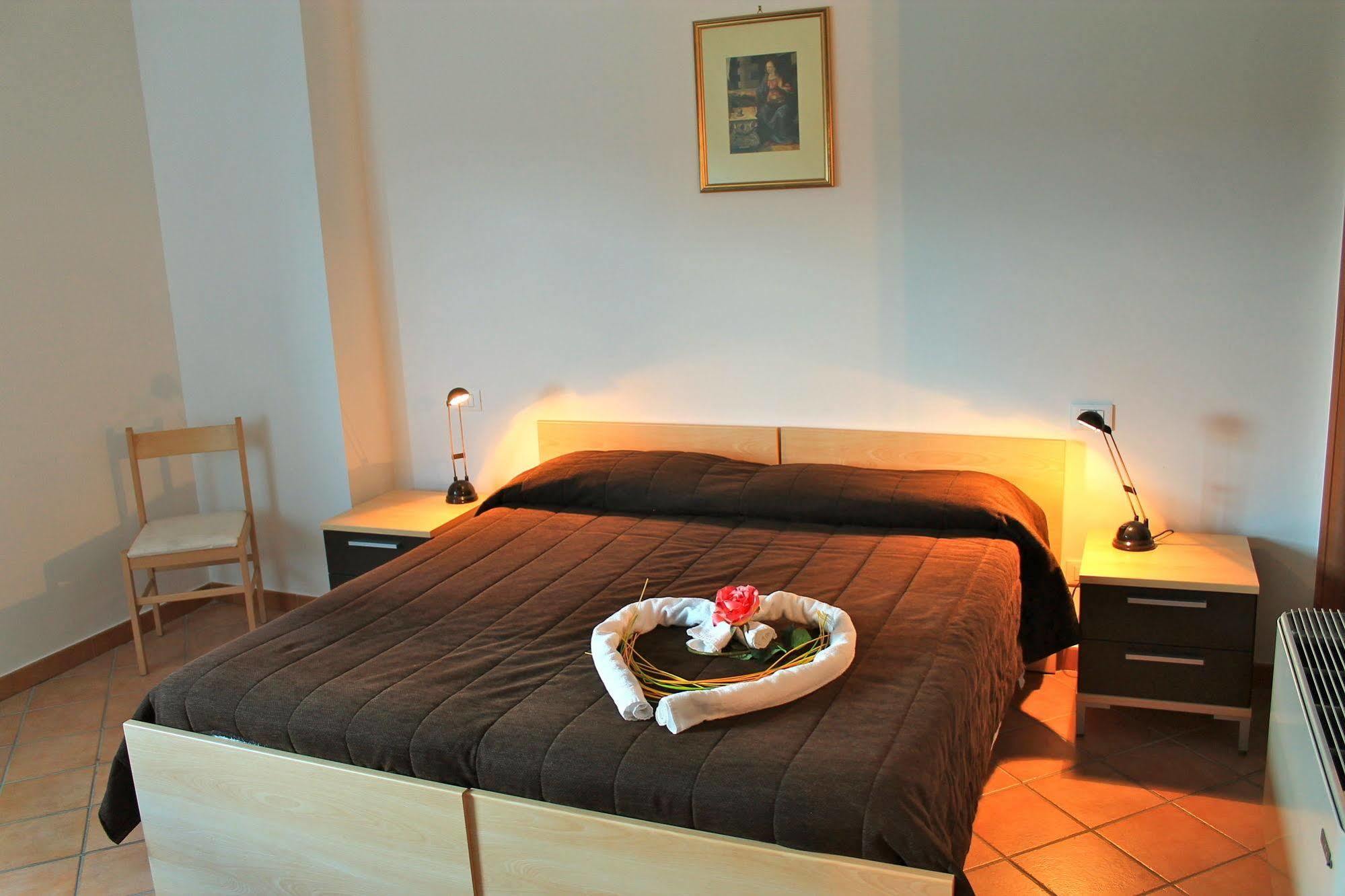 Residence Sol Levante Фраскаті Екстер'єр фото